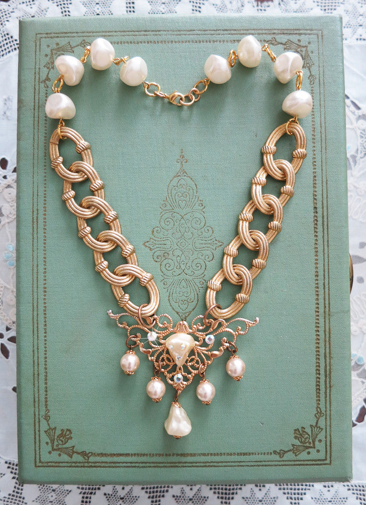 Dazzling Gold With Pearl Necklace