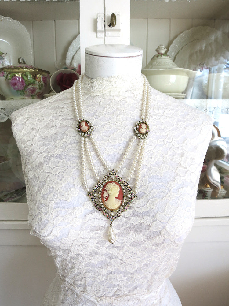 Fabulous Cameo Necklace With Pearls