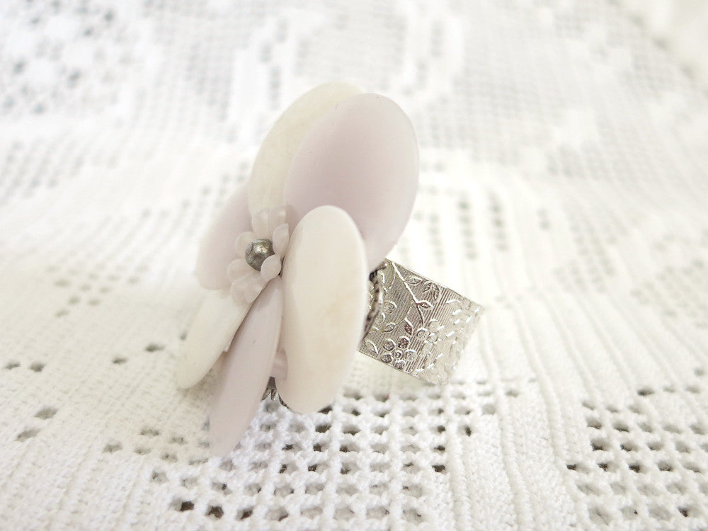 White and Mauve Flower Ring