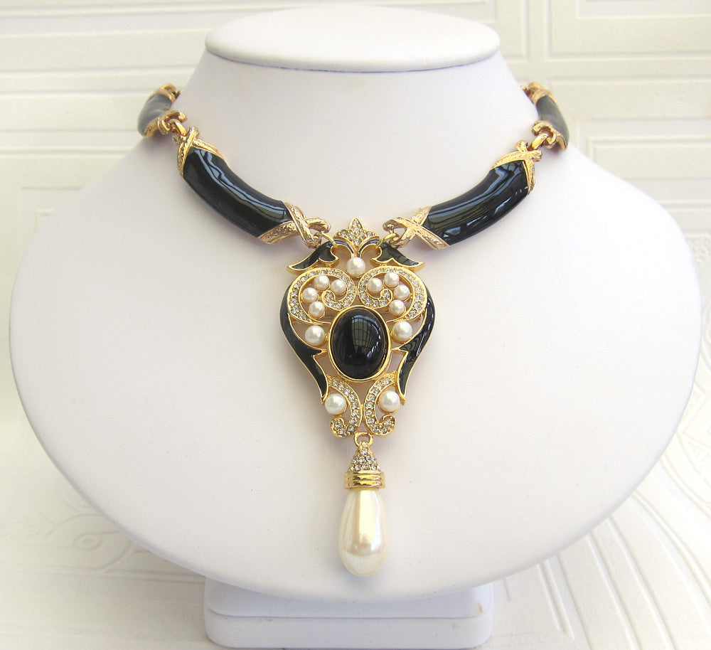 Black and Gold Beauty Short Necklace