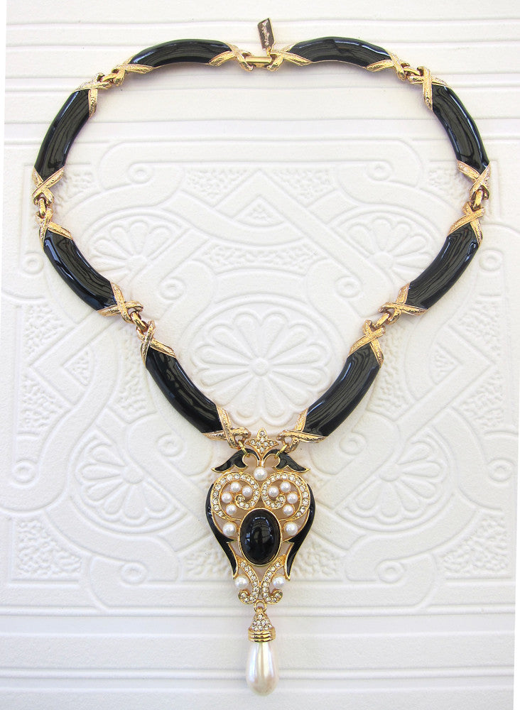Black and Gold Beauty Short Necklace