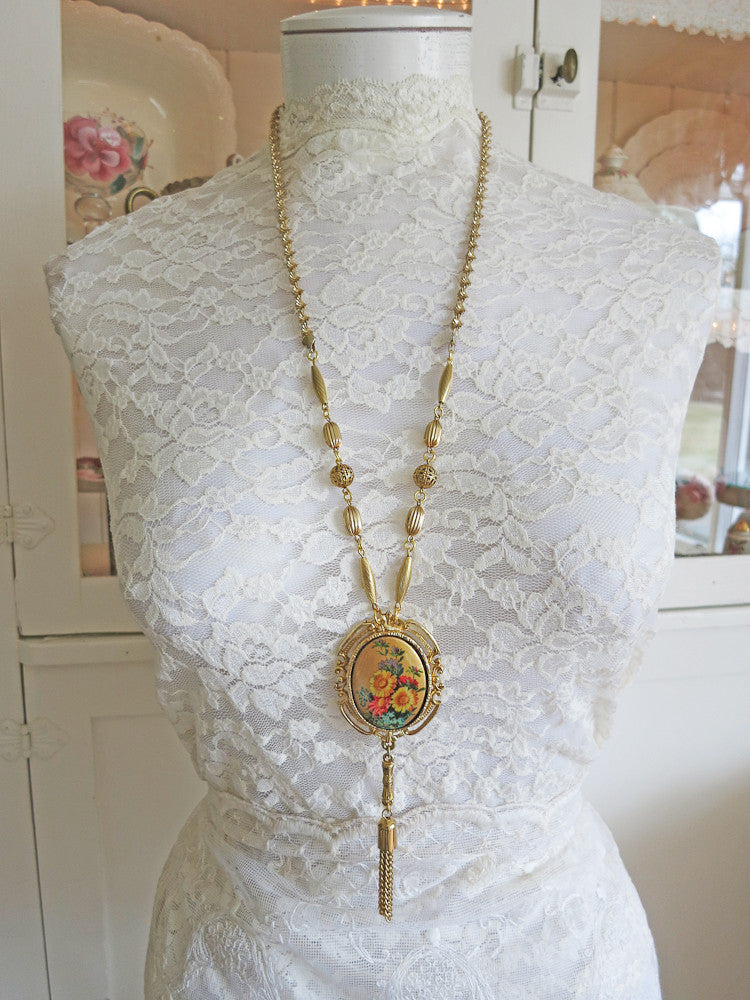 Elegant Golden Tassel Necklace