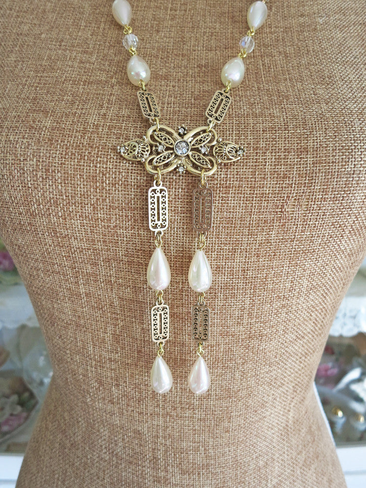 Iridescent Pearl Teardrop Necklace
