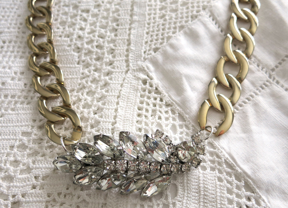 Rhinestone Leaf Necklace With Chunky Chain
