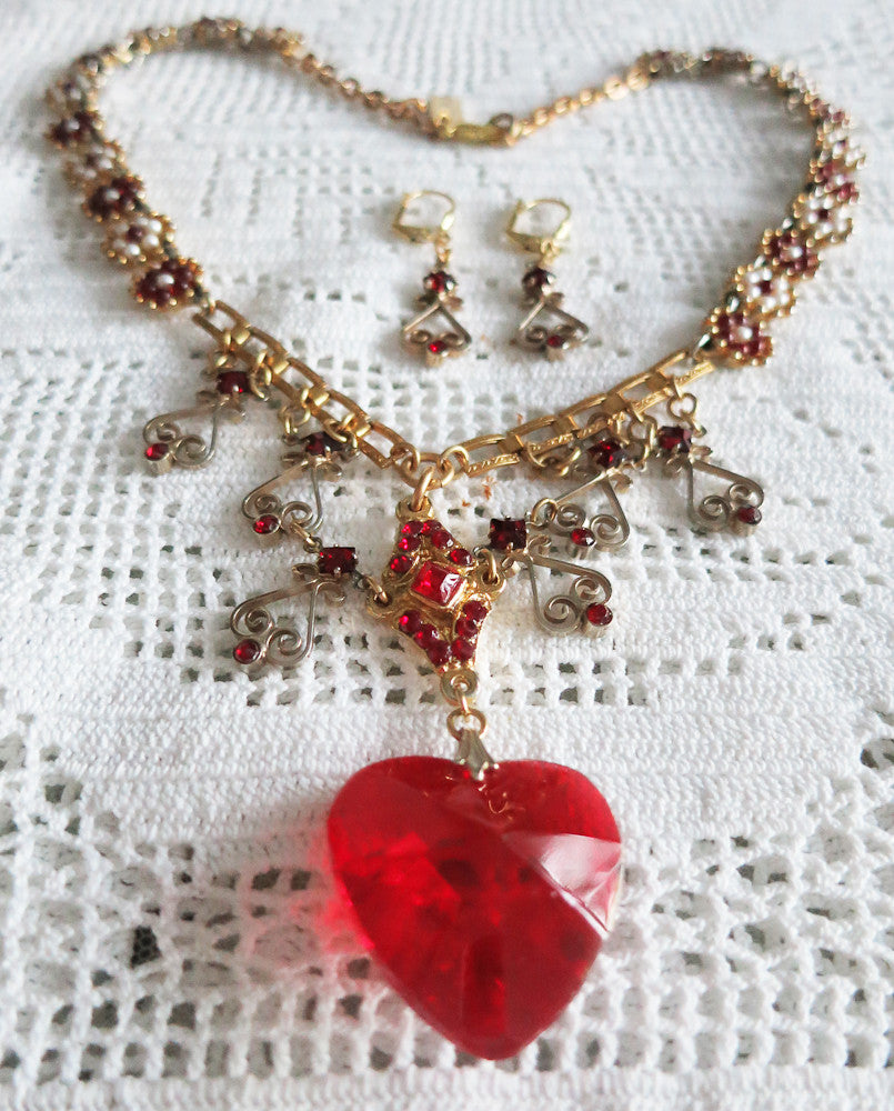 Heart Throb Necklace and Earring Set