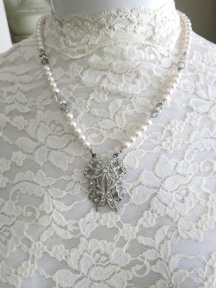 Art Deco Rhinestone Bow With Pearls Necklace
